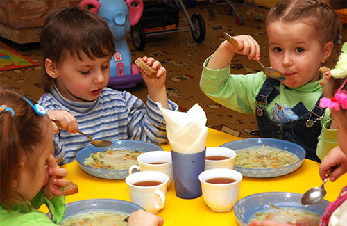 Управление образования интересуется мнением черниговских родителей по поводу питания в садике