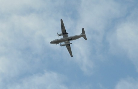 Військовий літак над Черніговом налякав місцевих жителів. Відео
