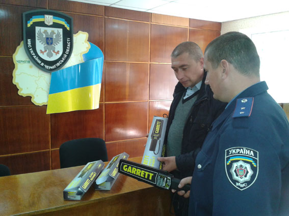Черниговских полицейских «осовременили» новенькими металлоискателями