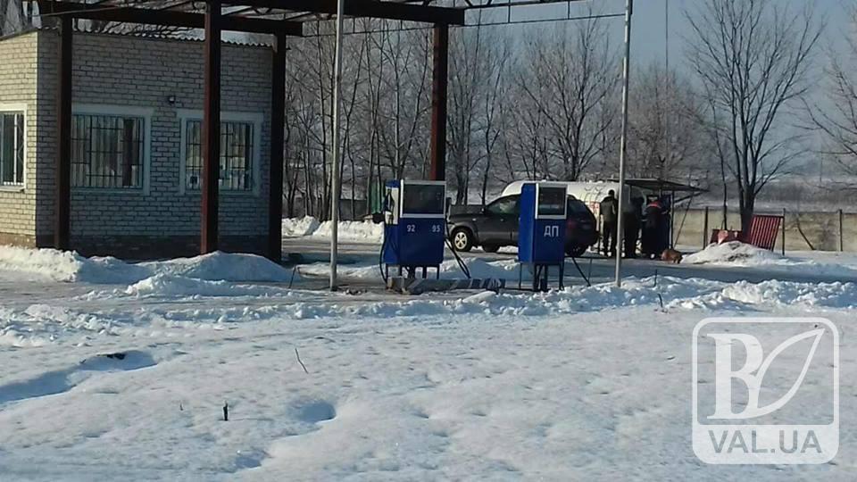 Податківці «прикрили» нелегальну автозаправку на Чернігівщині 