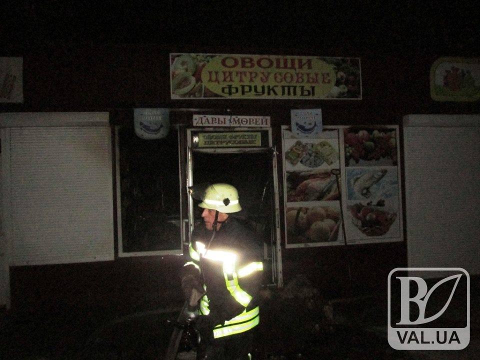 В Чернигове сгорело торговое заведение. ФОТО