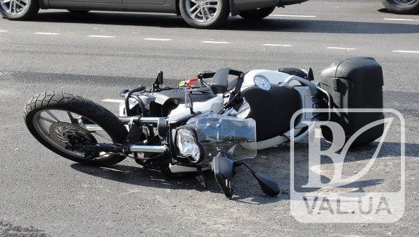 Мотоциклист врезался в инкассаторскую машину