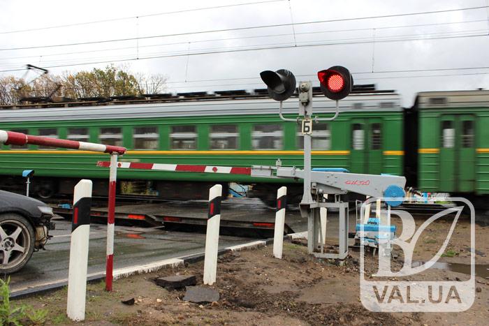 На Чернігівщині потяг зіткнувся з «запорожцем»: є жертва