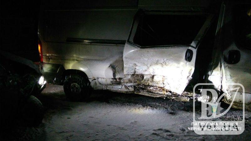 У Чернігові в двох автомобільних аваріях постраждало чотири людини. ФОТО