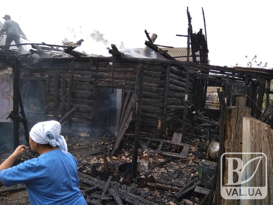 На Чернігівщині вщент згорів будинок разом з господарем. ФОТО