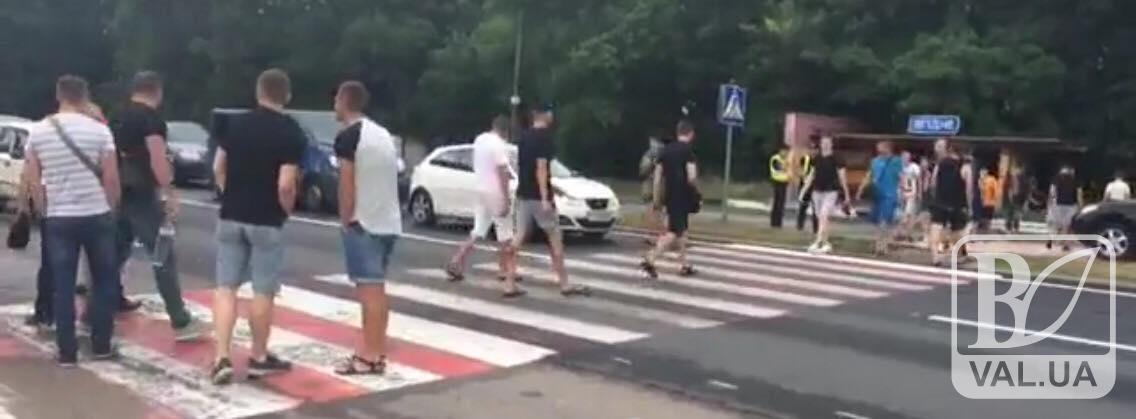 «За доступне розмитнення»: автомобілісти на єврономерах перекрили київську трасу 