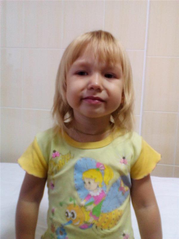 Допоможіть врятувати трирічну Надійку, в неї рак крові
