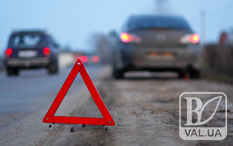 Чернігівка на «Lanos» спричинила потрійну ДТП 