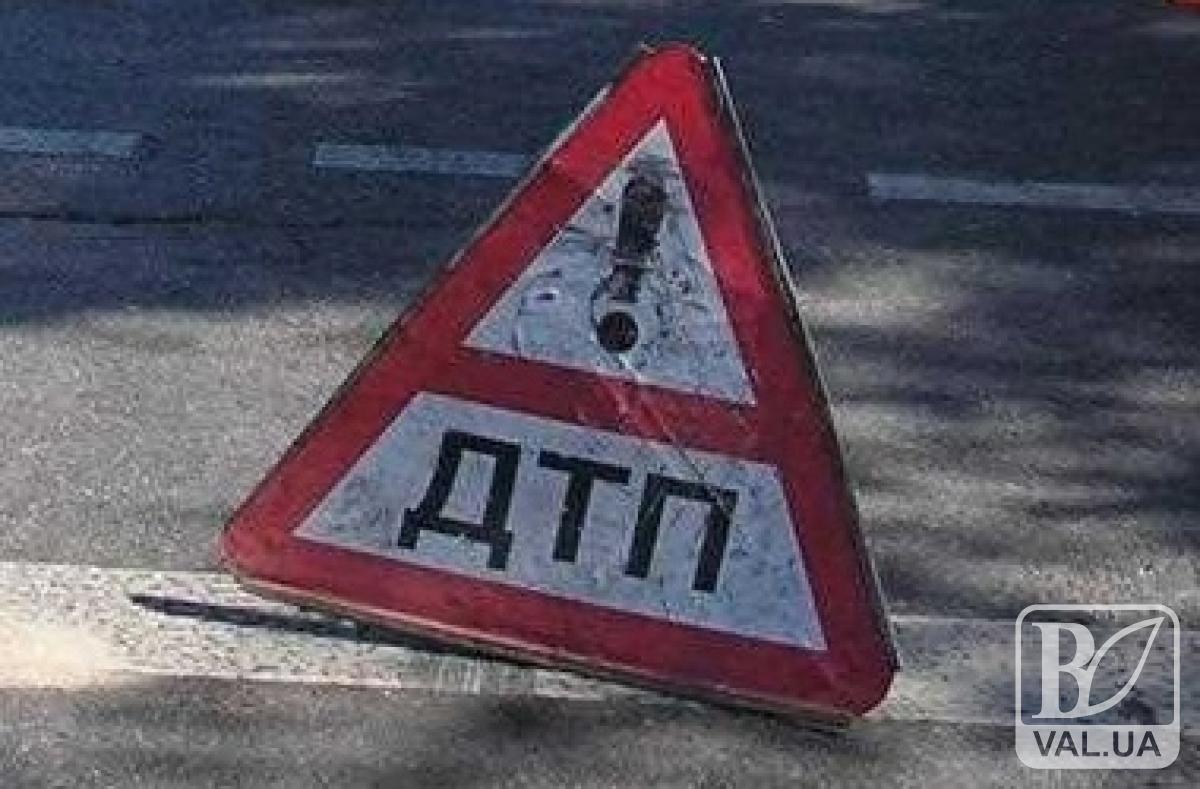 У Чернігові дві автівки не розминулися на перехресті: є постраждалий