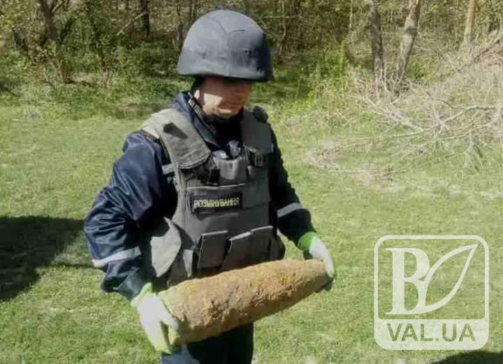 На Чернігівщині прогримів снаряд. ФОТО