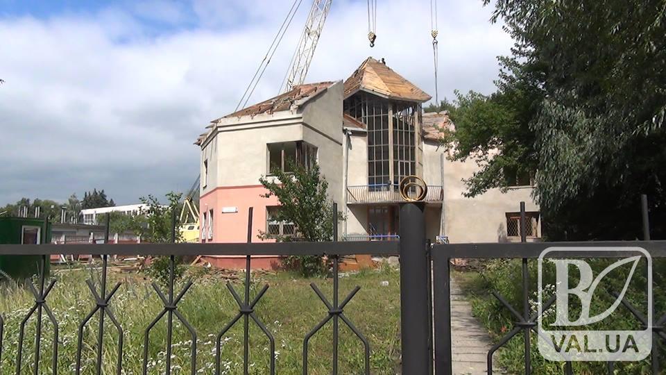 Колишню архітектурну майстерню Жигінаса активно розвалюють. ВІДЕО