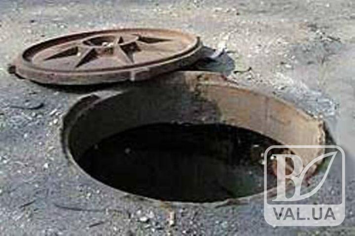 У Чернігові злодії крадуть люки з територій навчальних закладів 
