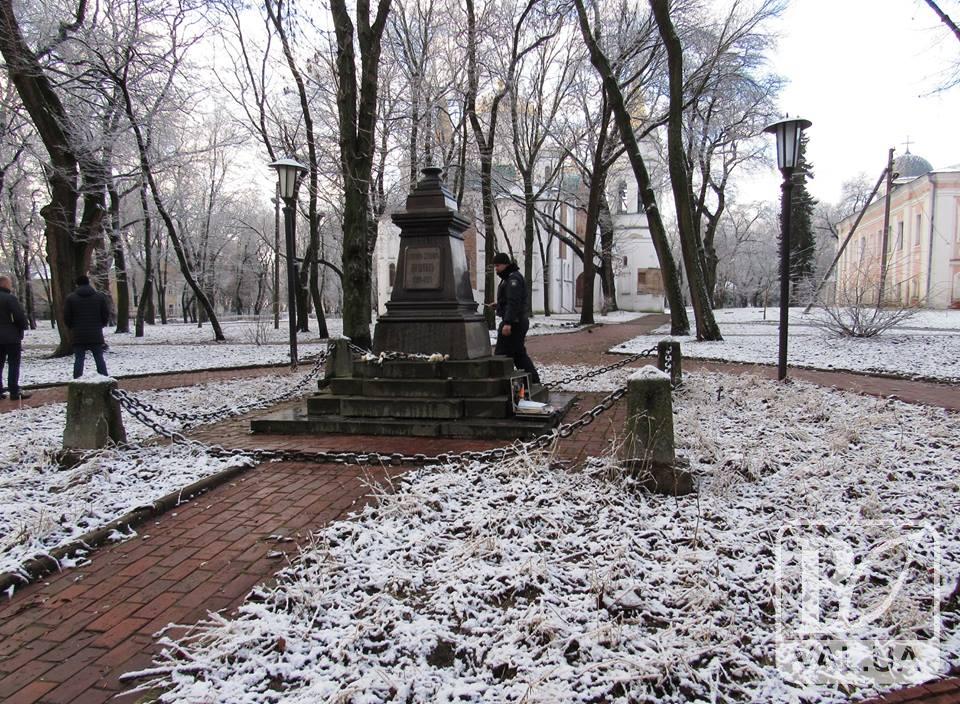 Злодії прийшли на Вал: цієї ночі вкрадено бюст Пушкіна. ФОТО