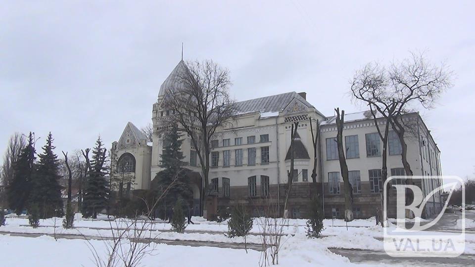 Ворожіння, підземелля та мейкап: бібліотека готує чернігівцям незвичну ніч. ВІДЕО