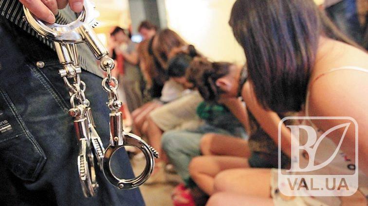 Двоє чернігівців переправляли дівчат у сексуальне рабство до Об’єднаних Арабських Еміратів