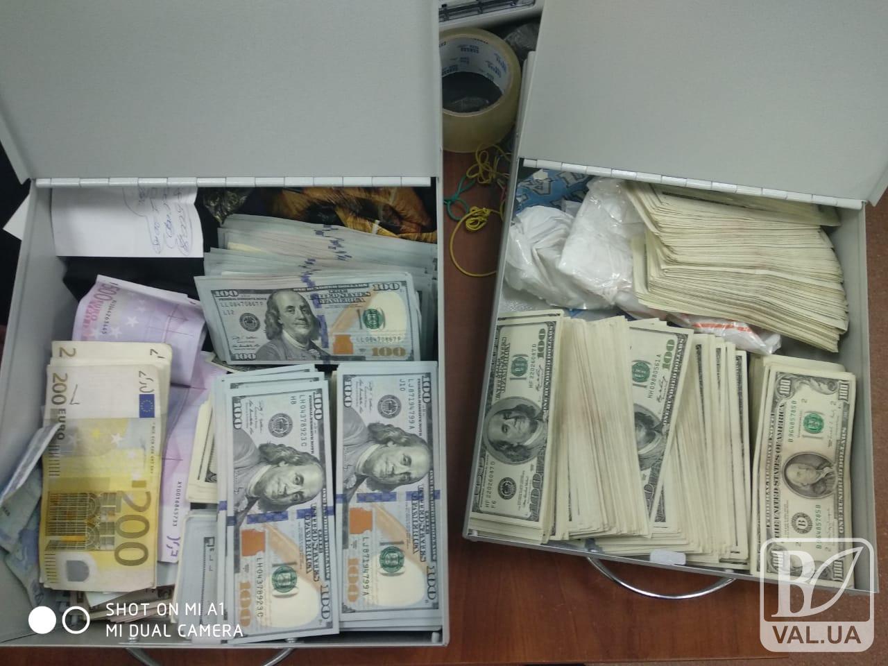 Податківці викрили групу ділків, які нелегально розмитнювали автівки на території двох областей. ФОТО