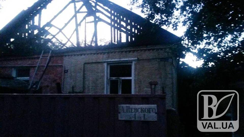 На Подусівці згорів будинок: постраждали дві літні жінки
