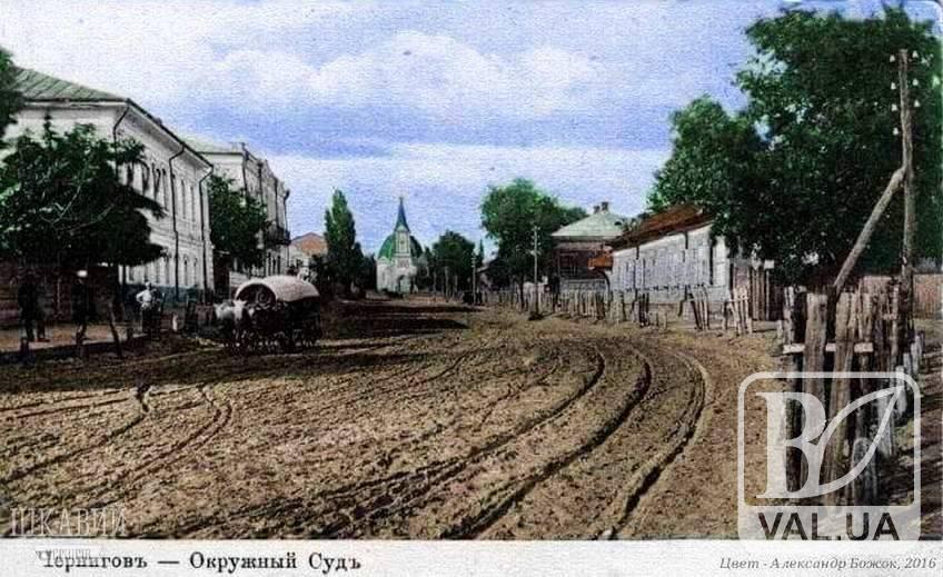 Неймовірне поруч: будівля Окружного суду. Раритетне фото