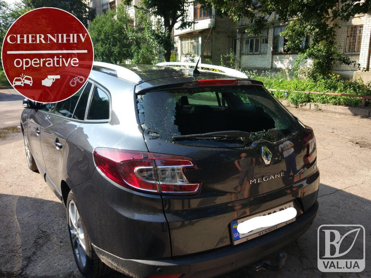 У чернігівця з автівки викрали бензопилу