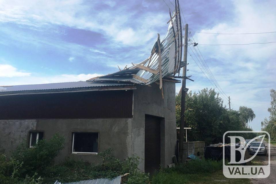 На Козелеччині негода зірвала дах зі школи. ФОТО