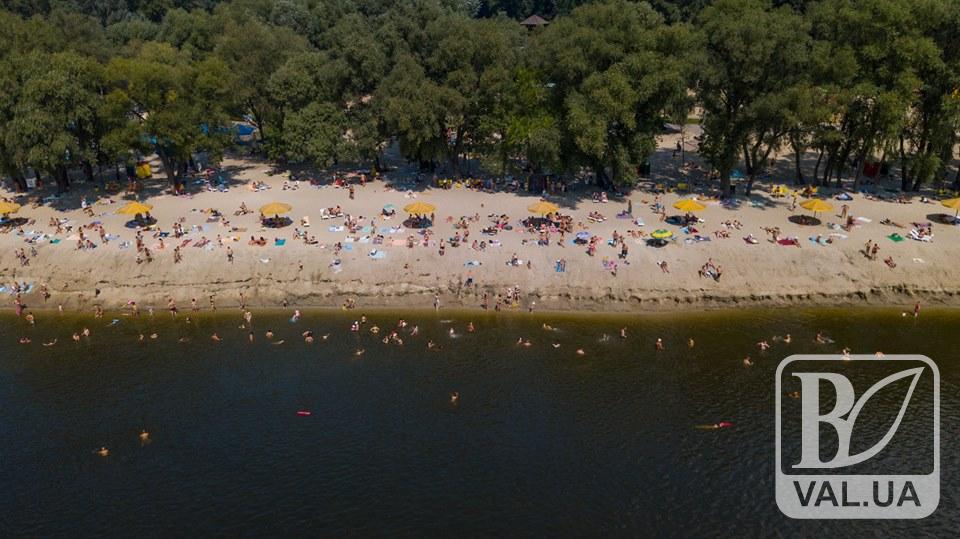 Коли за вікном +30: як чернігівці відпочивають на «Золотому». ФОТО