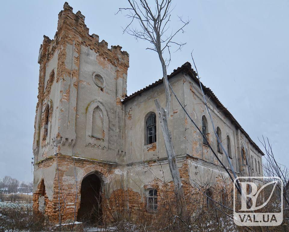 Чернігівщина, що зникає: залишки палацу Меєндорфа. ФОТО