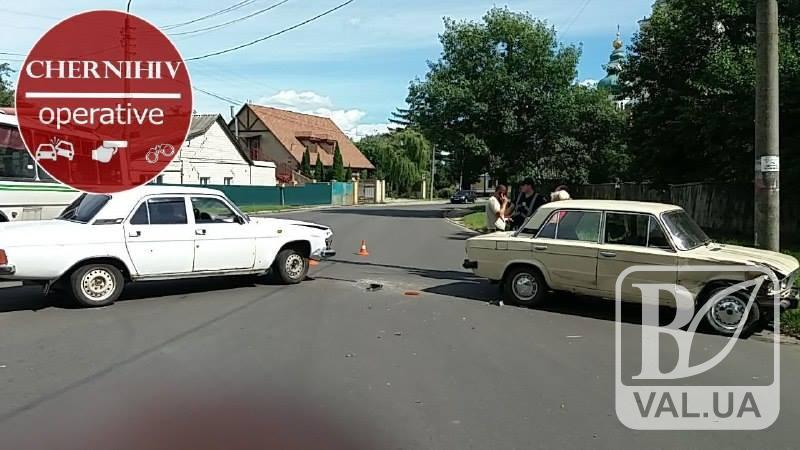 На Музичній два легковики «не поділили» дорогу. ФОТО