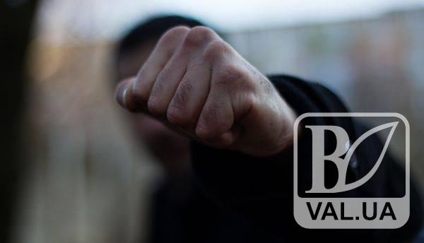 У Чернігові троє військових побили і пограбували чоловіка