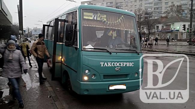 У чернігівській маршрутці травмувалась жінка
