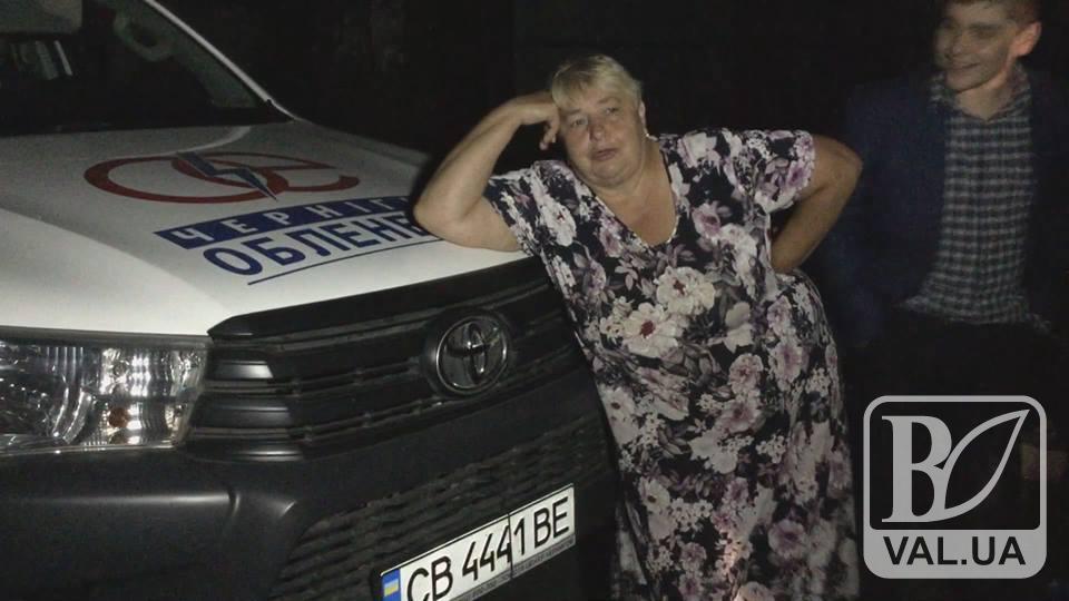 Нічний бунт: обурений натовп взяв в заручники аварійну бригаду. ВІДЕО