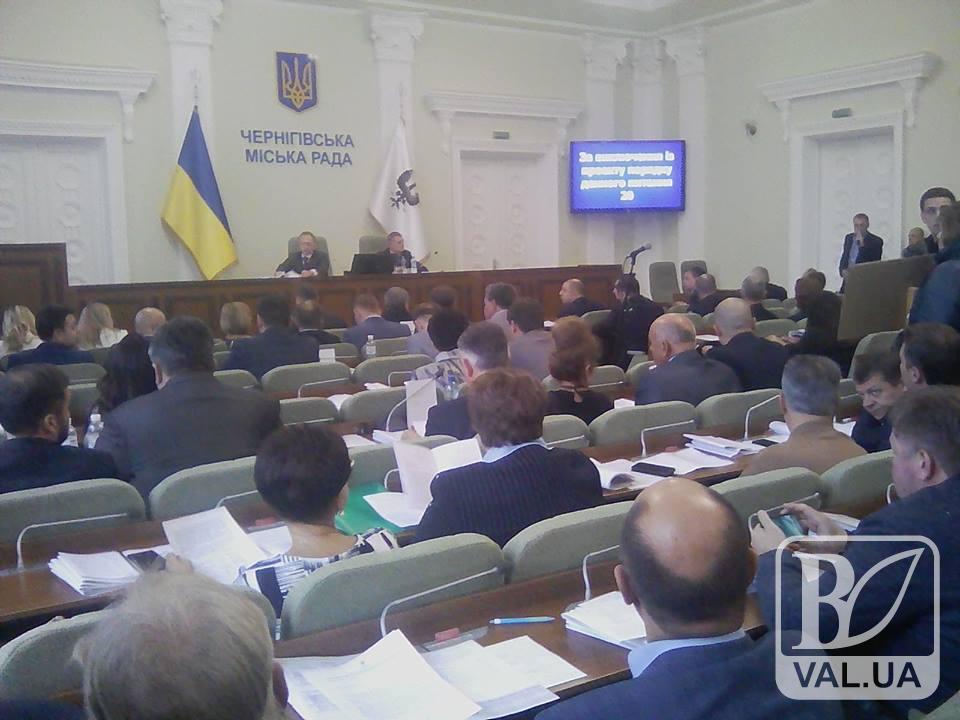 Сесія розпочалась з мітингу та із запізнень. Атрошенко посварив декількох депутатів