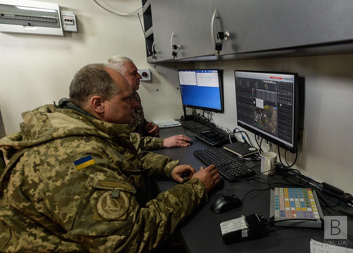 Черниговские военные испытывали уникальную мобильную радарную систему. ФОТО