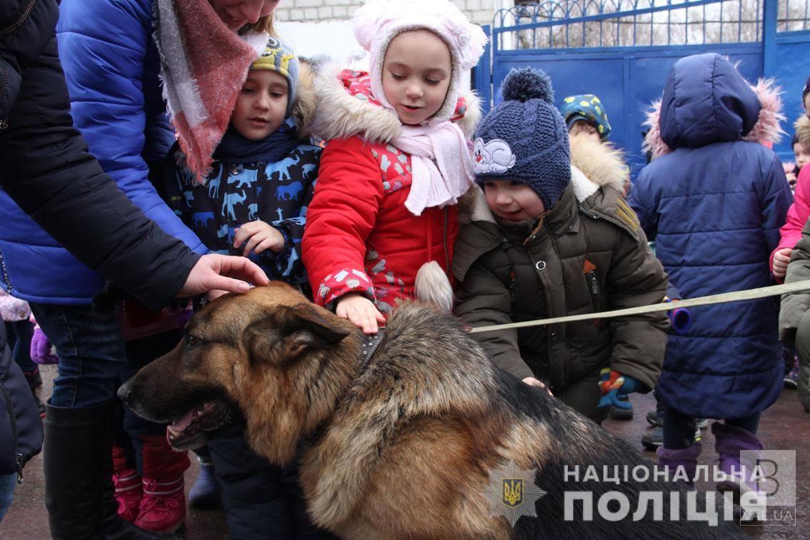 Черниговский кинологический центр впервые посетили воспитанники детского сада №17. ФОТО