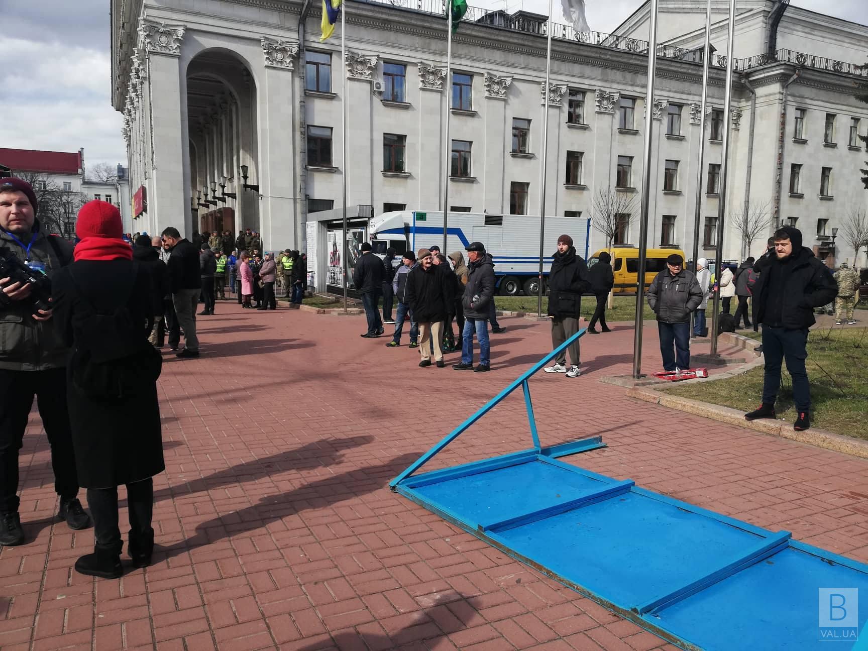 На Красной площади агитационный стенд упал на человека. ФОТО