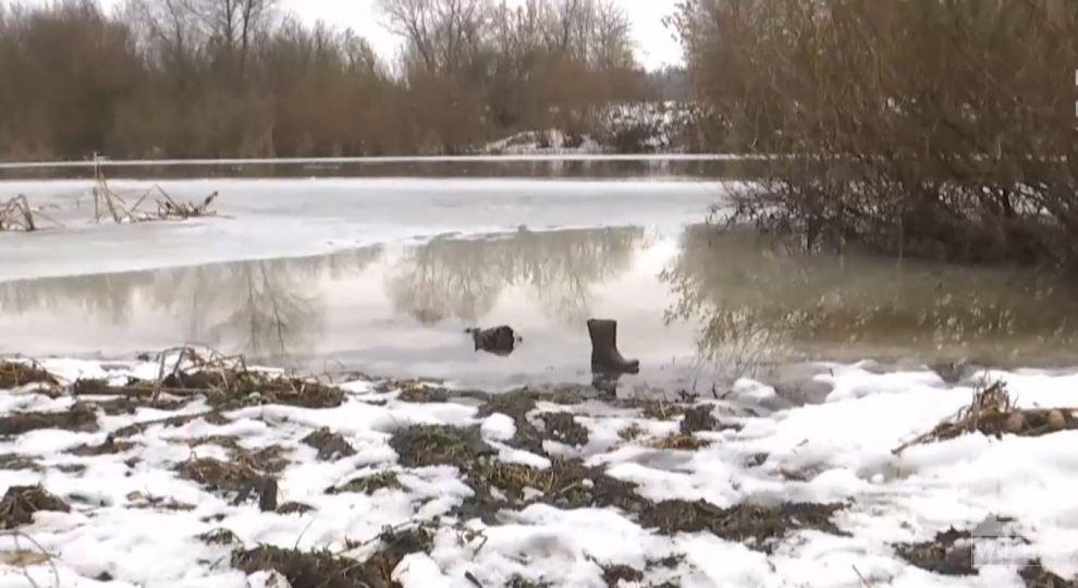 В Борзне трое местных спасли рыбака, который попал под лед