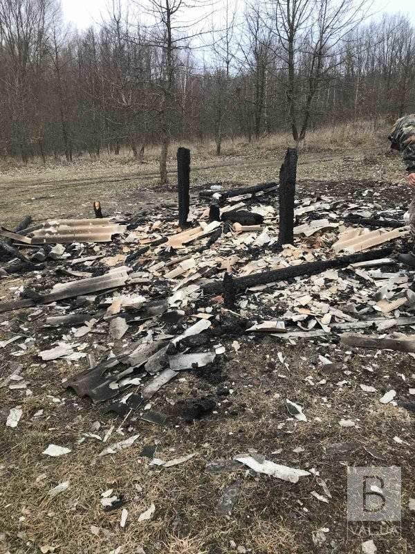 На Чернігівщині вандали спалили альтанку. ФОТОфакт