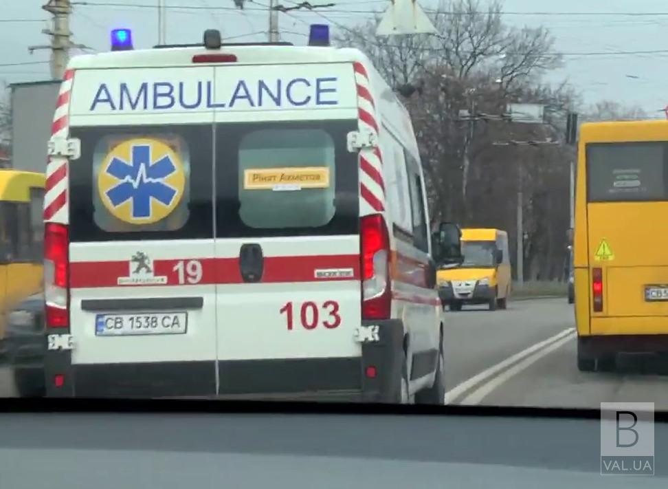 Чернігівських водіїв перевіряли, як вони пропускають авто зі спецсигналами ВІДЕО