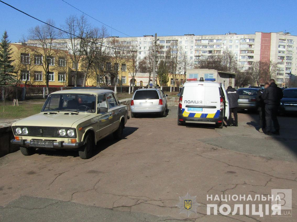Черниговские полицейские сообщили о подозрении мужчинам, которые похитили автомобиль