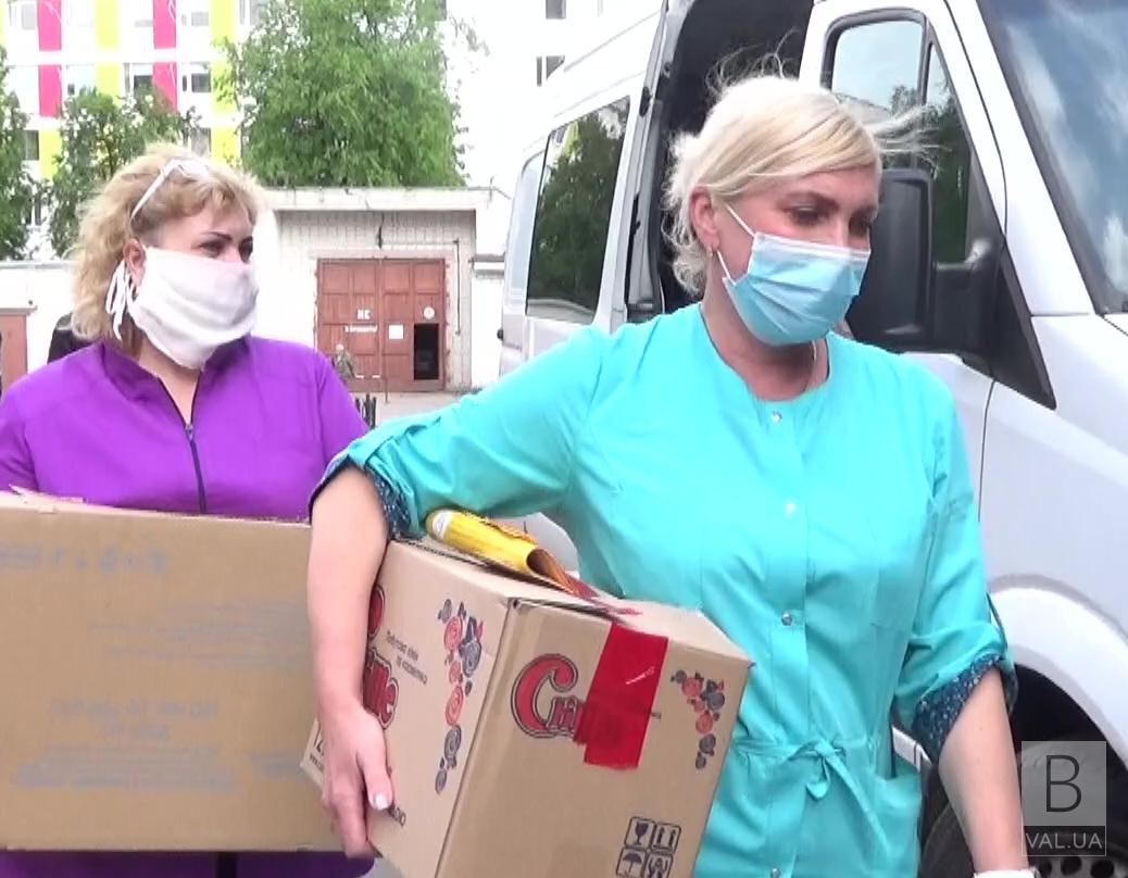Дефицитные медицинские материалы передали благотворители на нужды черниговским больницам ВИДЕО