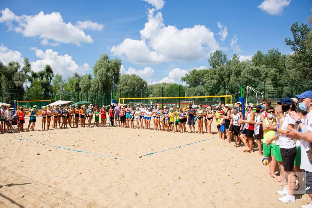 В Чернигове стартовал Чемпионат Украины - 2020 по пляжному волейболу среди младших юношей и девушек. ФОТО