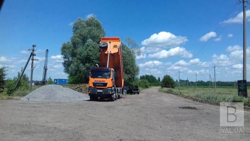 Триває ремонт автошляху між Ніжином та Прилуками. ФОТОфакт