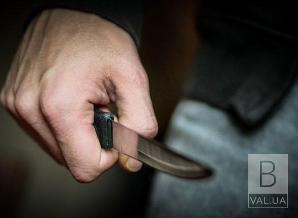 На Чернігівщині 43-річний чоловік вдарив співмешканку ножем