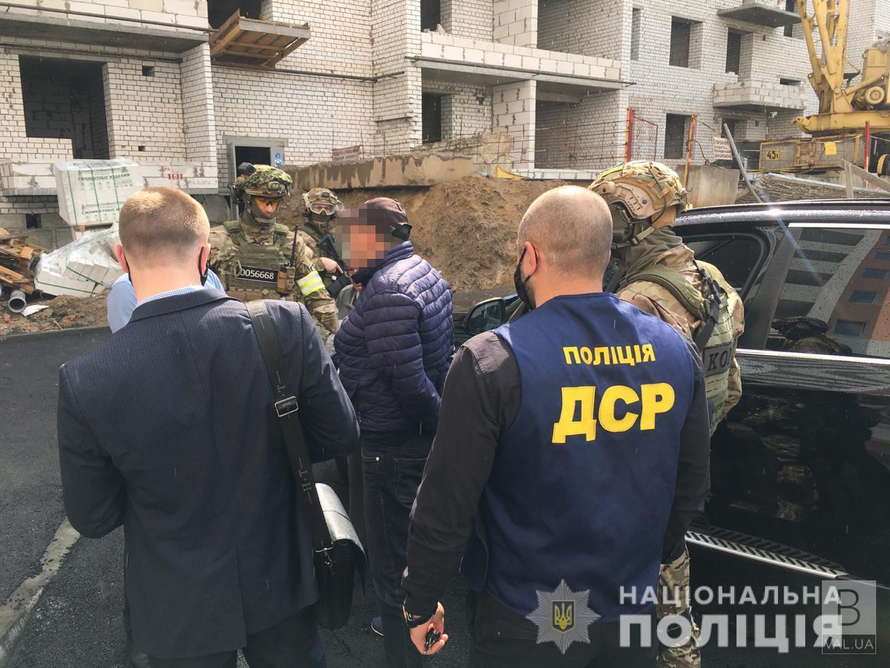 У Чернігові затримали двох «рекетирів», які вимагали від місцевого підприємця пів мільйони гривень. ФОТО