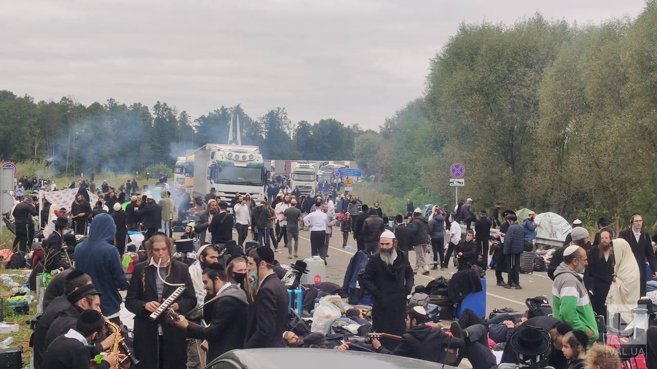 На кордон у Чернігівській області може прибути ще до тисячі хасидів ВІДЕО