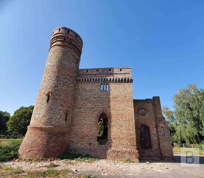 На Прилуччині реконструюють вежу графів де Бальменів