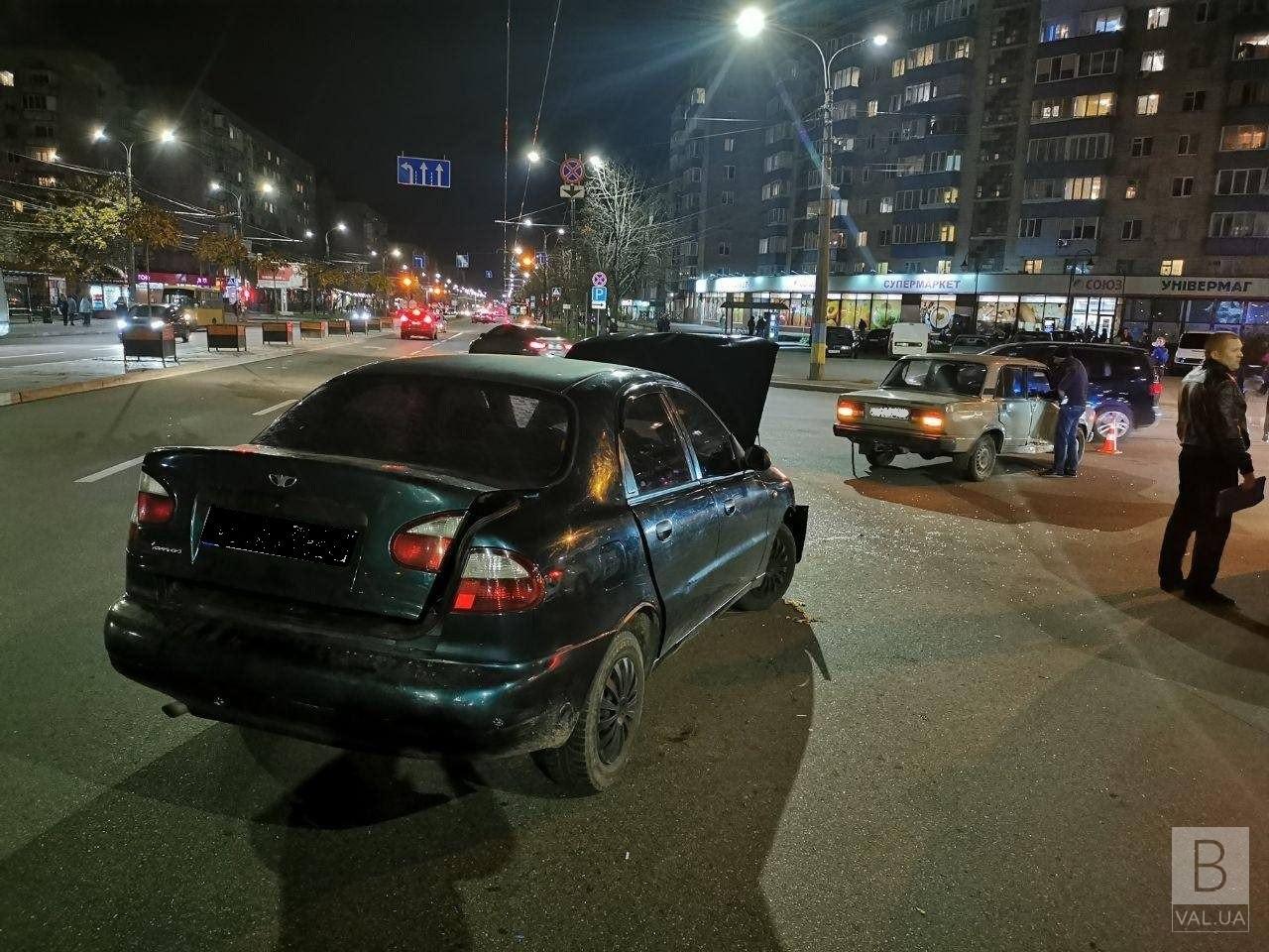 На перехресті Рокоссовського та проспекту Перемоги зіткнулись «ВАЗ» та «Ланос»: є постраждалі