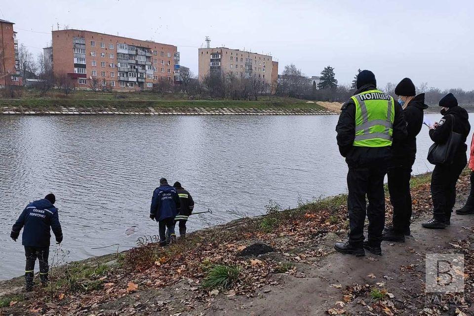 У Носівці з місцевої річки дістали тіло потопельниці