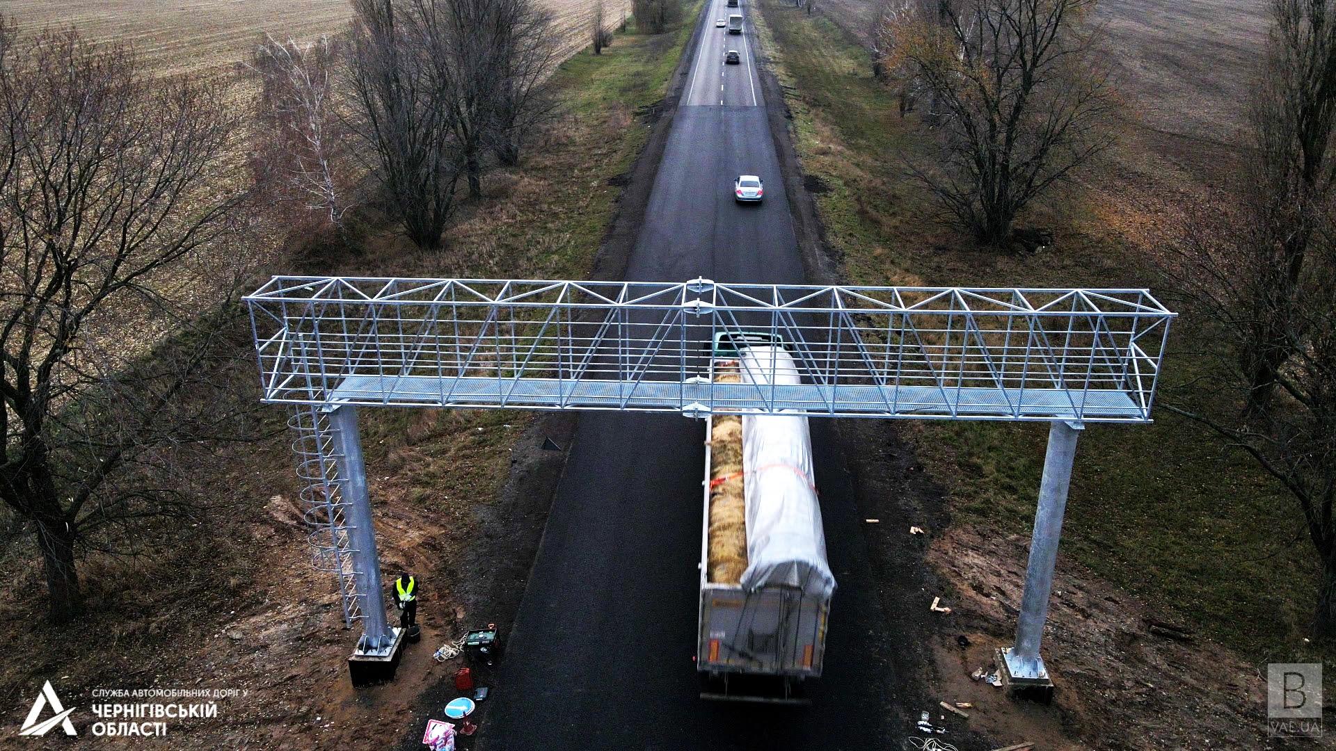 У Кіптях встановили основу майбутнього комплексу зважування вантажівок у русі. ФОТО