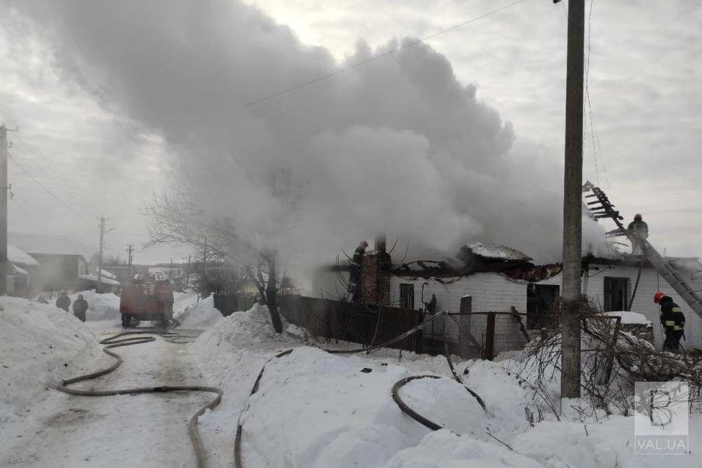 Під Черніговом згорів житловий будинок. ФОТО, ВІДЕО