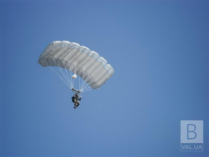 У Ніжині під час стрибка з парашутом загинув рятувальник